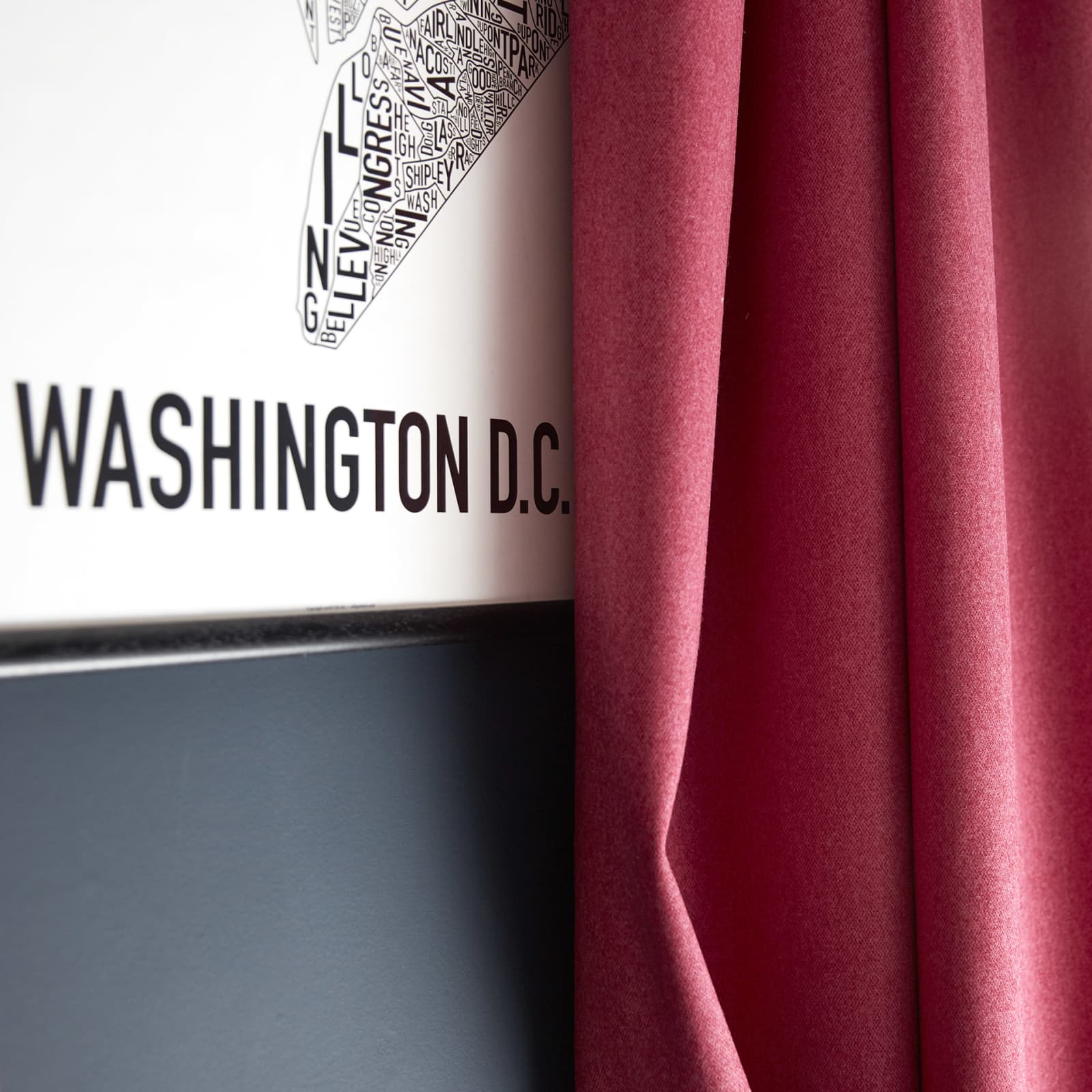 trend-dark-walls-curtains-and-blinds